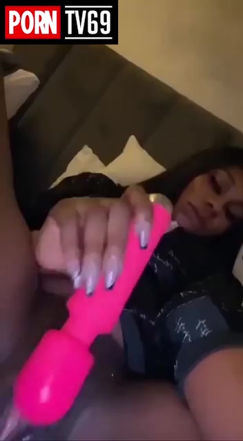 Sheila Thompson’s  nude masturbation video is viral!!!