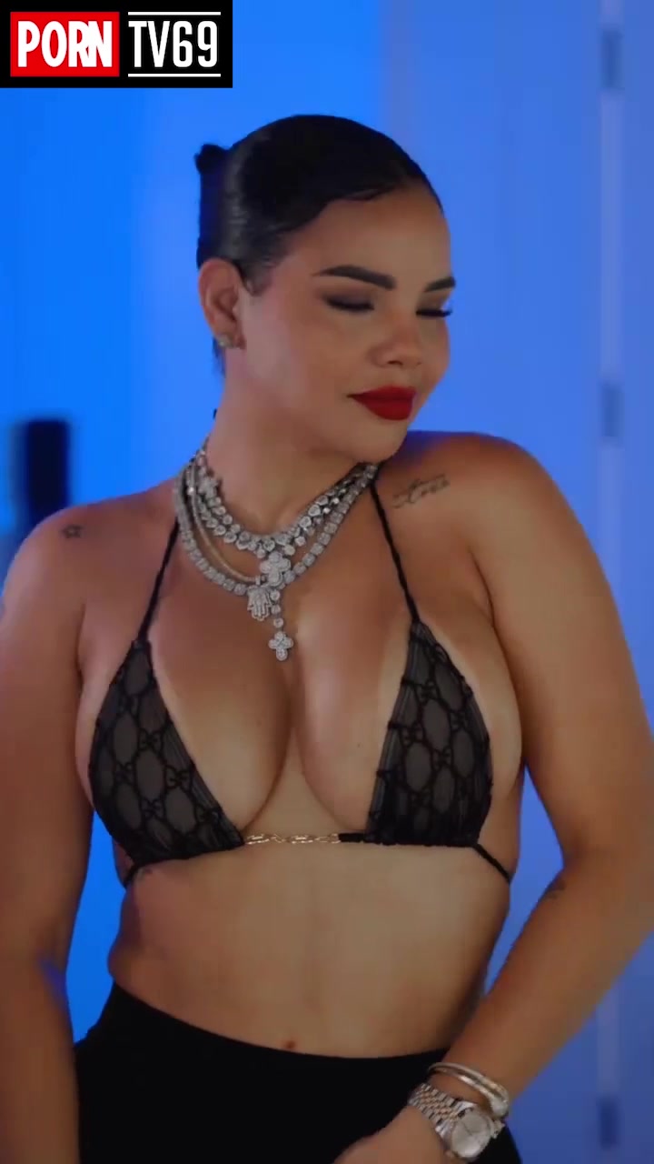 Vitaly Sanchez is exposed video showing off her big breasts!!!