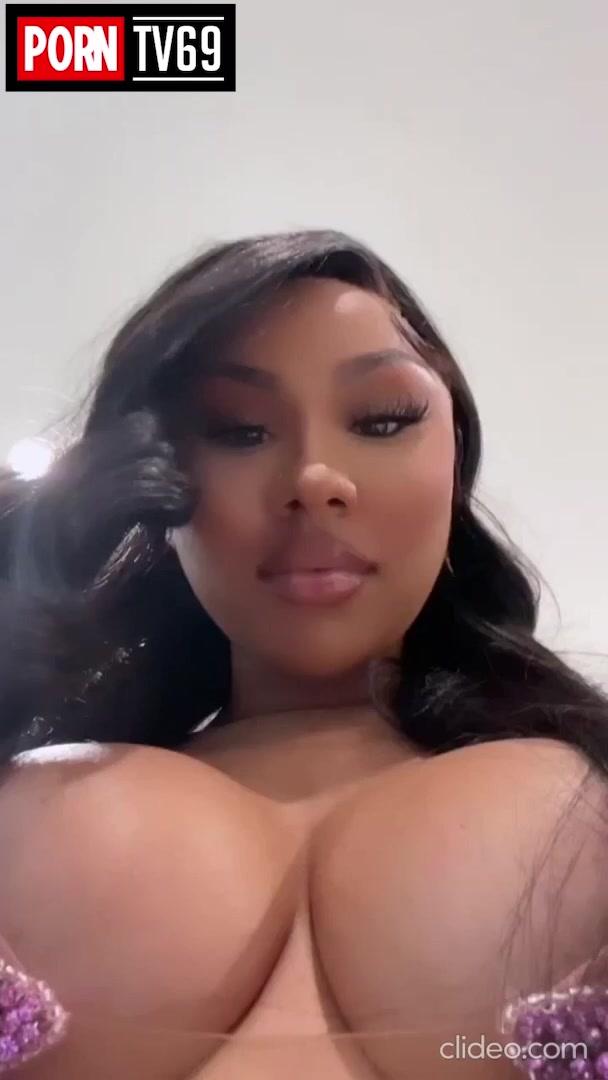 Ari Fletcher nude showing off her big breasts!!!