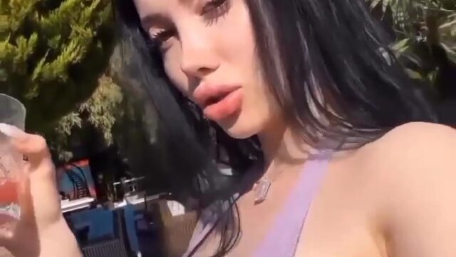 Türk Ifşa new video showing off her big breasts is hot viral!!!