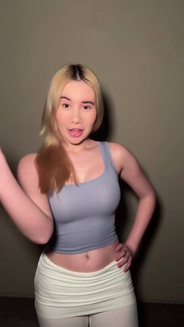 Lil Tay’s new video shows off her big breasts!!!