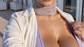 Sarah Albarcha – Beautiful Angel Shows Off Her Big Breasts