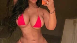 Ayisha Diaz Nude Shows Off Her Hot Body